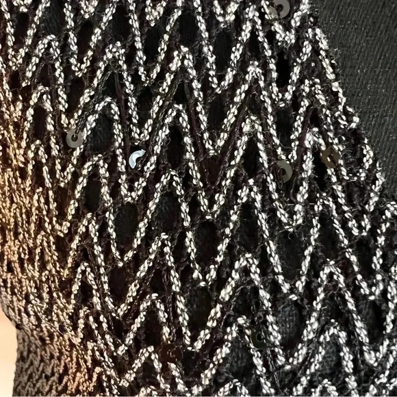 J Valdi Black White Zig Zigzag Crocheted V-Neck Beach Coverup with Black Sequins - Picture 2 of 13